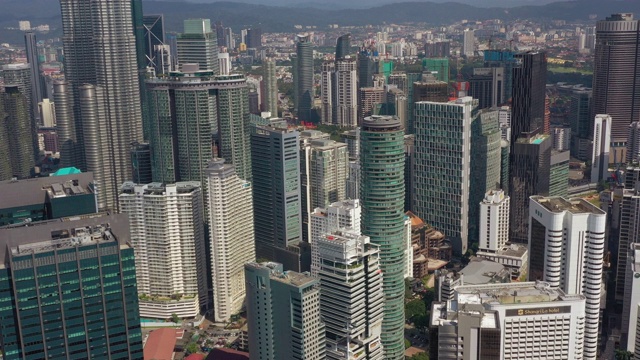 晴朗的一天吉隆坡市景市中心空中全景4k马来西亚视频素材