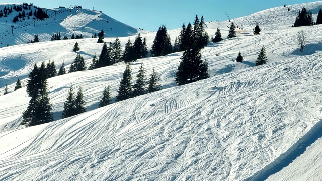 冬季仙境。雪坡和山地景观视频素材