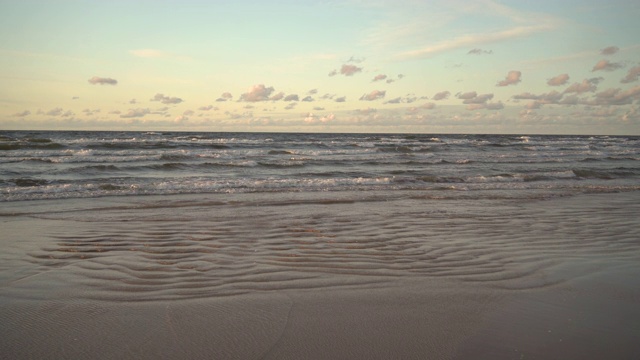 九月波罗的海海滩的夜晚视频素材