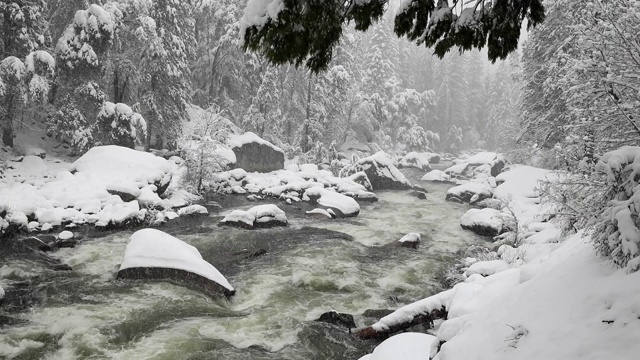 优山美地国家公园的雪景视频素材