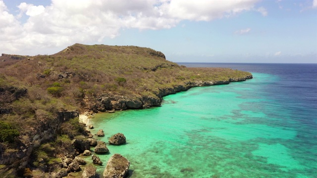 曼扎利纳湖地区的鸟瞰图，海岸线和绿松石色的海水- Curaçao/加勒比海/荷属安的列斯群岛视频素材