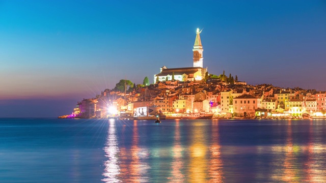 Rovinj老城和圣欧菲米亚大教堂日落场景，Rovinj，伊斯特里亚，克罗地亚视频素材