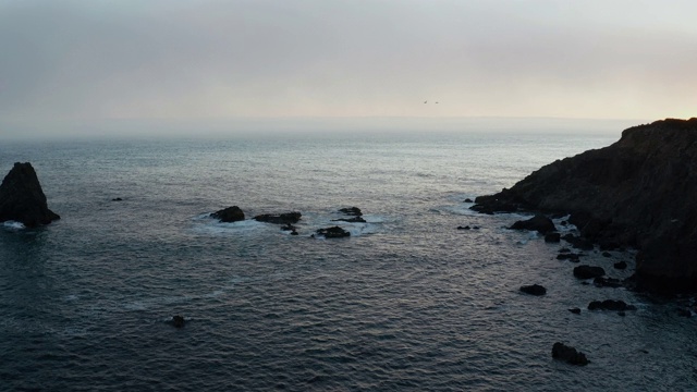 无人机拍摄北加州海岸线海滩湾视频素材