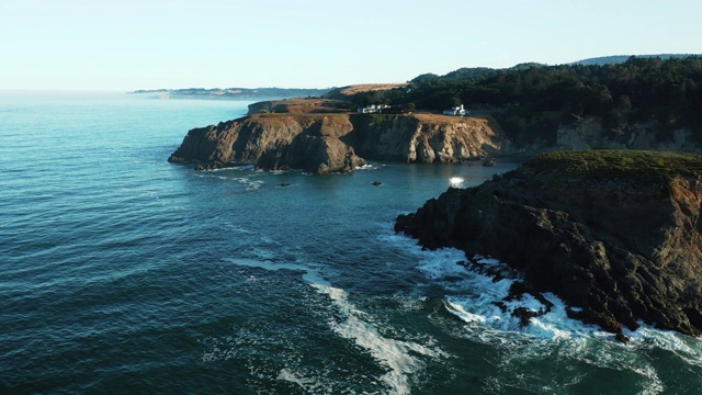 无人机拍摄北加州海岸线海滩湾视频素材