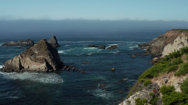 无人机拍摄北加州海岸线海滩湾视频素材