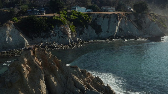 无人机拍摄北加州海岸线海滩湾视频素材