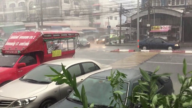 2019年10月12日，泰国暴雨，洪水泛滥视频素材