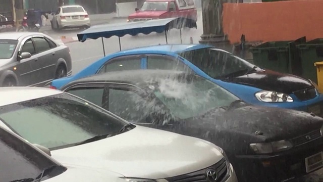 2019年10月12日，泰国暴雨，洪水泛滥视频下载