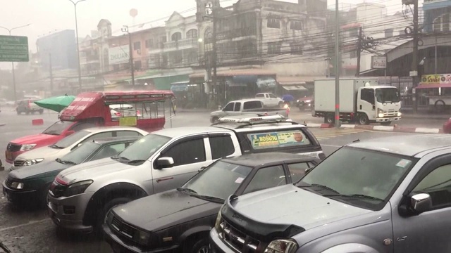 2019年10月12日，泰国暴雨，洪水泛滥视频素材