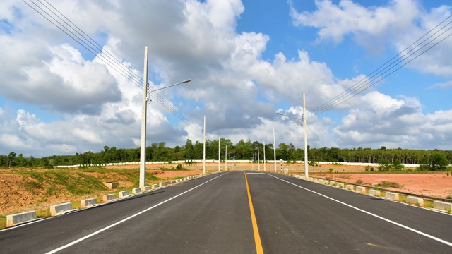 空荡的道路与美丽的云和天空视频素材