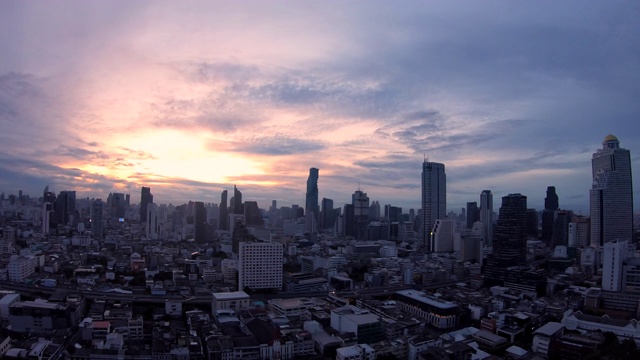 城市的日出。时间流逝。视频素材