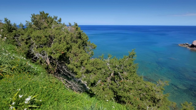 在晴朗的天气，从塞浦路斯高海岸的全景海景视频素材