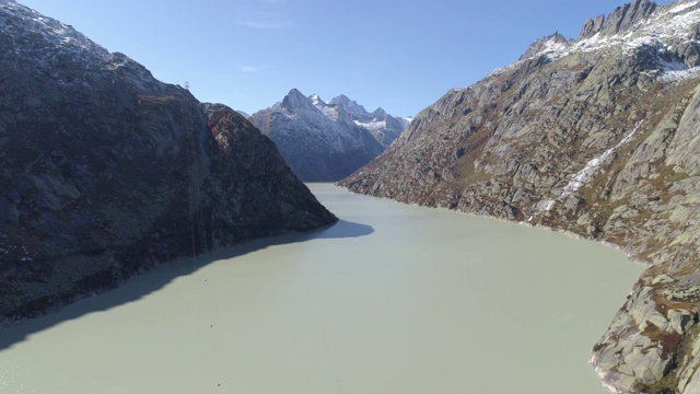 格里姆斯悬停方向Aargletscher -空中4K视频素材