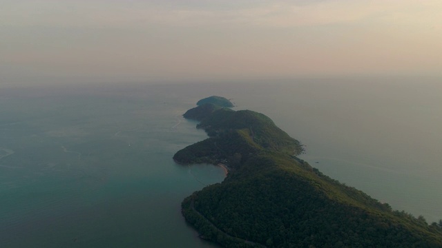 无人机海洋日落Laem Sing, Chanthaburi，泰国视频下载