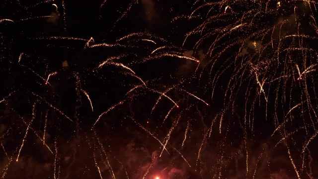 4K -节日缤纷秀。非常详细的烟花视频素材