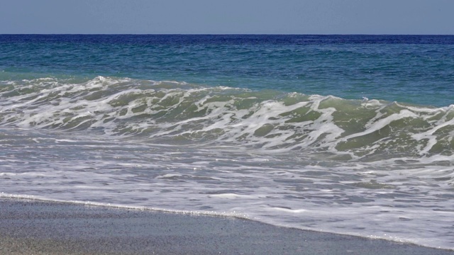 热带海滩主题:加勒比海岛屿海滩海浪的慢动作视图视频素材