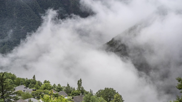 云在山中飘荡视频素材