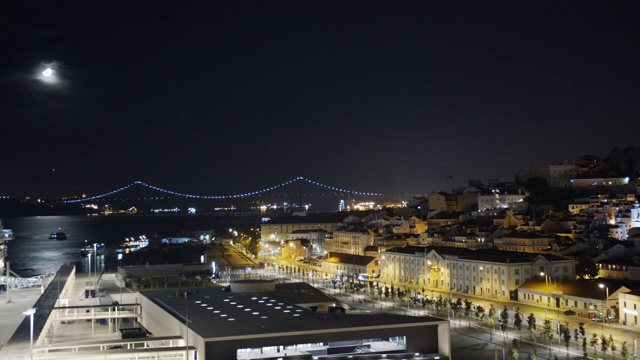 鸟瞰图。葡萄牙里斯本夜景城市中心视图空中全景图，时间推移视频素材