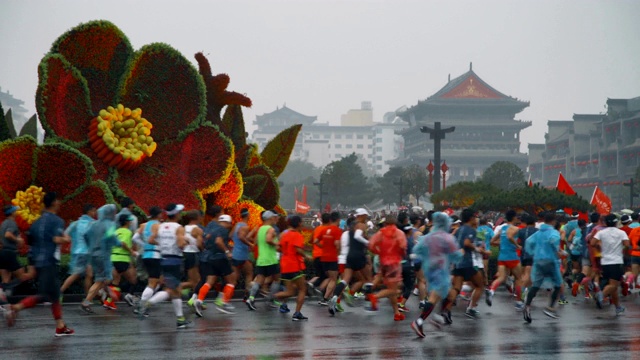 西安国际马拉松赛，中国。视频素材