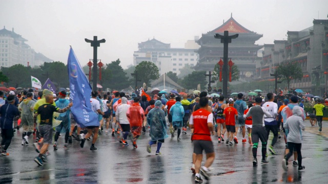 西安国际马拉松赛，中国。视频素材