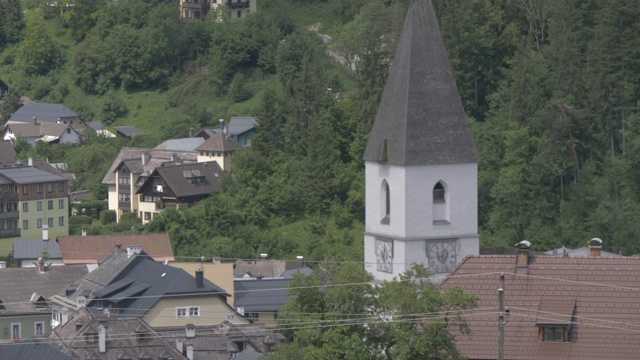 坏澳西村和山区背景，坏澳西，Styria，奥地利阿尔卑斯山，奥地利，欧洲视频素材