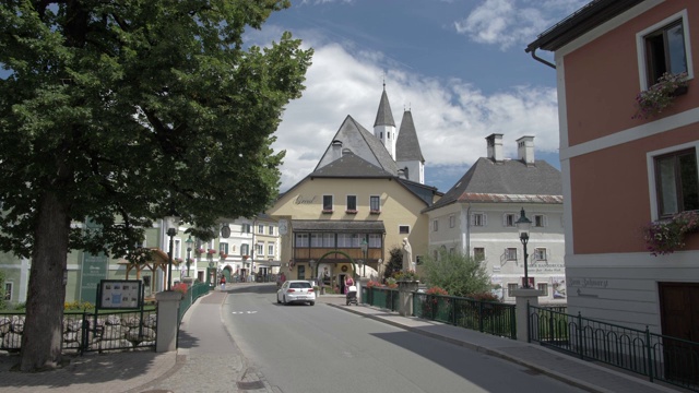 街道和建筑在坏澳西，Styria，奥地利阿尔卑斯山，奥地利，欧洲视频素材