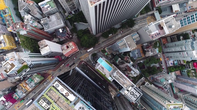 天线。香港日出，从无人机上看，香港太阳在天空中形成视频素材