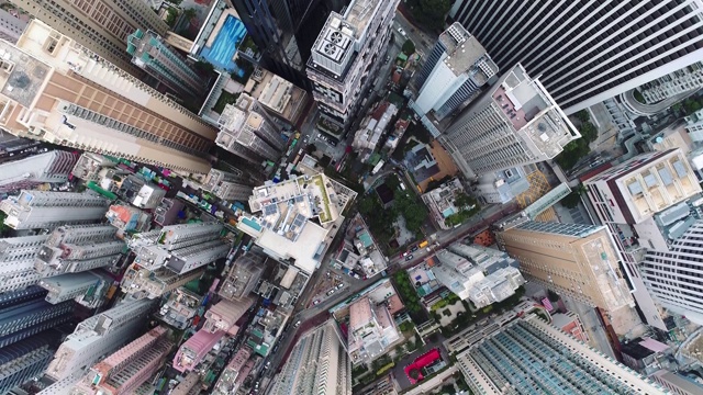 天线。香港日出，从无人机上看，香港太阳在天空中形成视频素材