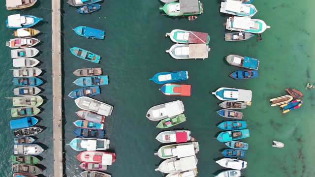 鸟瞰图的普拉亚多斯安若斯海滩在Arraial do cape，里约热内卢de Janeiro，巴西视频素材