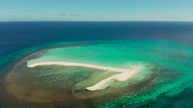 有沙滩的热带岛屿。Camiguin、菲律宾视频素材