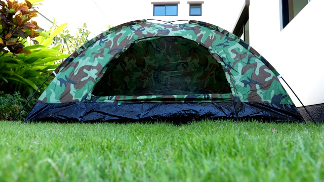 在草地上露营的帐篷视频素材