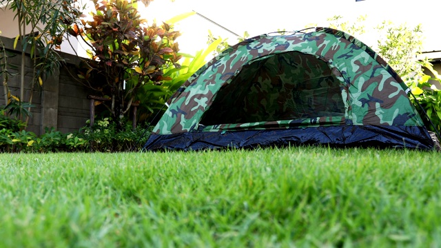 在草地上露营的帐篷视频素材