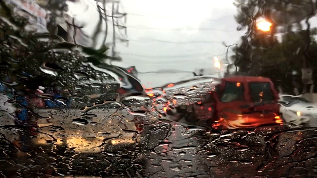 慢镜头，雨天堵车视频素材