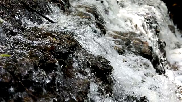 慢镜头，泰国清迈的湄甘榜瀑布视频素材