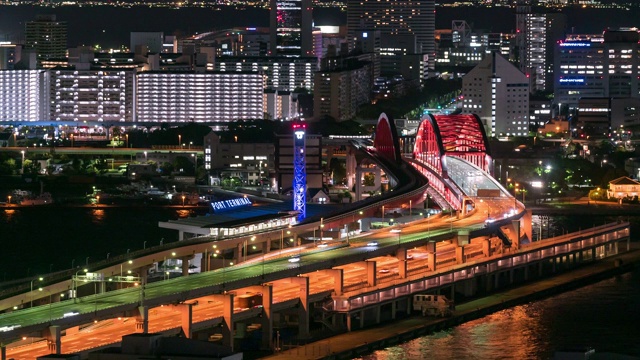 延时:从神户港口和火车站到机场的夜间鸟瞰图视频素材