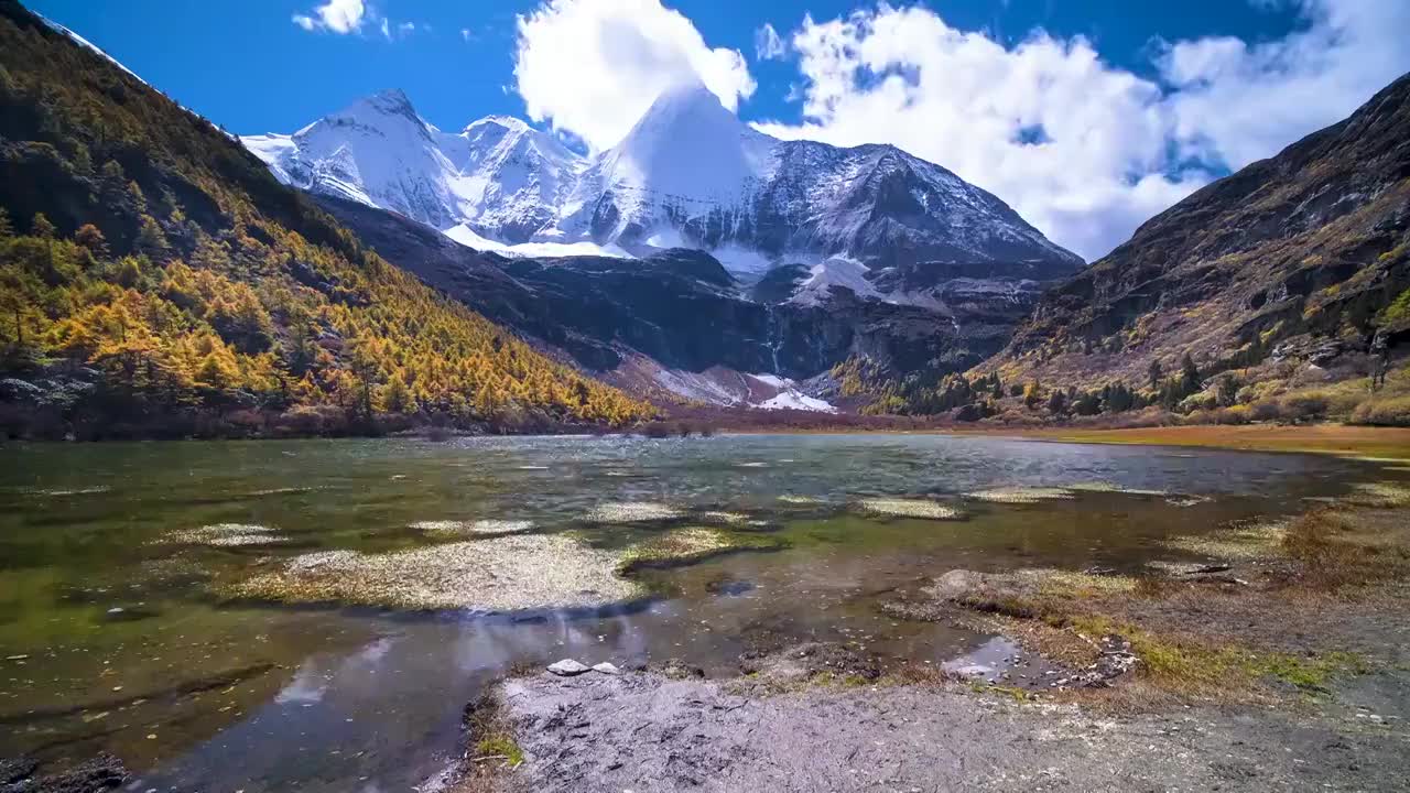 中国云南四川稻城亚丁自然保护区视频素材