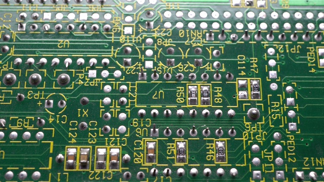 电路板。印刷电路板表面，极近距离观察。视频素材