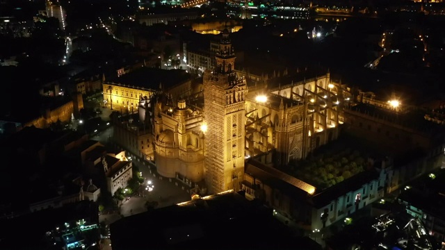 塞维利亚大教堂夜景/西班牙塞维利亚视频素材