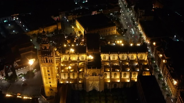 塞维利亚大教堂夜景/西班牙塞维利亚视频素材