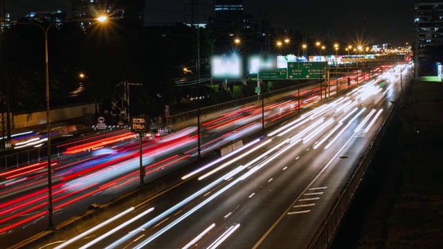 时间流逝，泰国曼谷夜间交通高速公路。视频素材