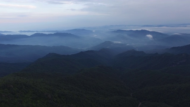 Jirisan Mountain Cheonwangbong peak scenery / Guryegun，全罗南道，韩国视频素材