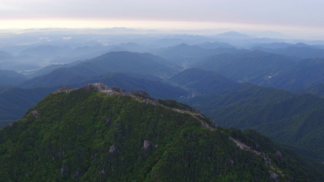 Jirisan Mountain Cheonwangbong peak scenery / Guryegun，全罗南道，韩国视频素材