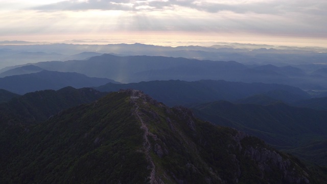 Jirisan Mountain Cheonwangbong peak scenery / Guryegun，全罗南道，韩国视频素材