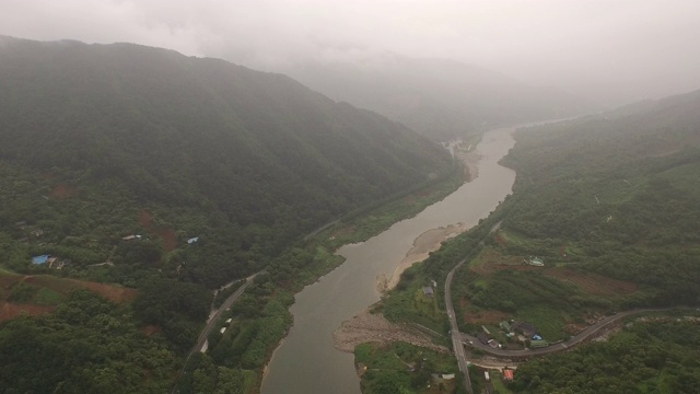 Jirisan山和Seomjingang河风景/ Guryegun，全罗南道，韩国视频素材