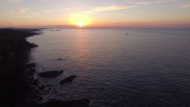 中门旅游综合体日落风景/西浦，济州岛，韩国视频素材