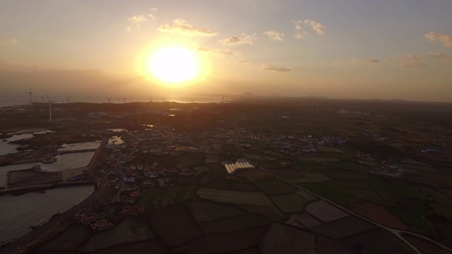 金宁海滩日落风景/济州市，济州岛，韩国视频素材