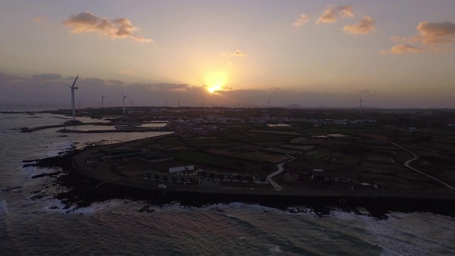 威米杭(渔港)日落风景/西浦，济州岛，韩国视频素材