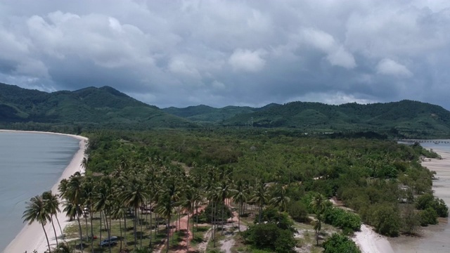 Koh Yao Yai -无人机飞出半岛视频素材