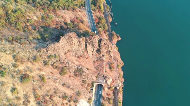 高空拍摄。强烈的道路交通。视频素材