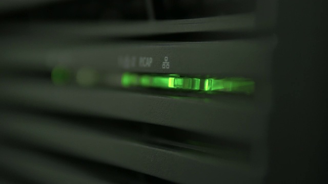 绿色闪烁服务器运行指示灯视频素材